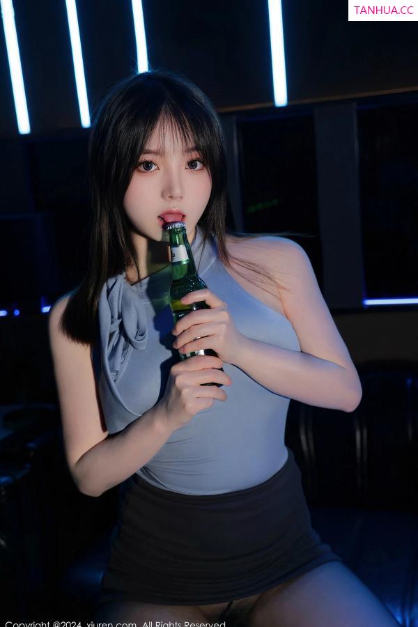 豆瓣酱  [XiuRen]高清写真图 2024.04.16 No.8402 豆瓣酱 美腿黑丝第24张图片